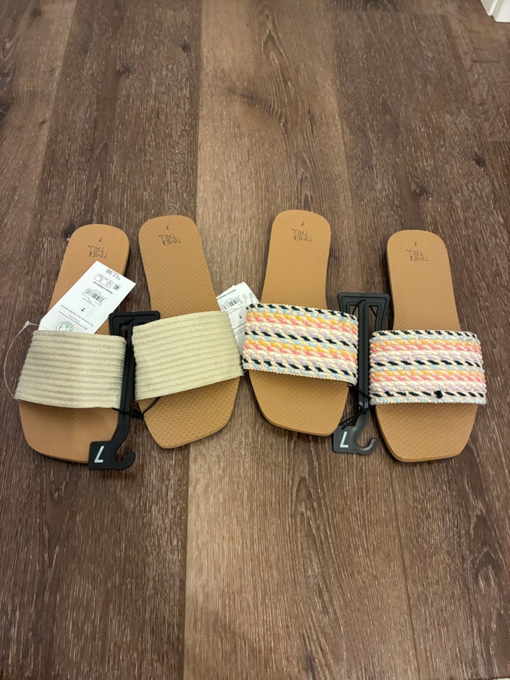 Time and Tru Slide Style Flip Flops. Set of 2. Size 7. New!